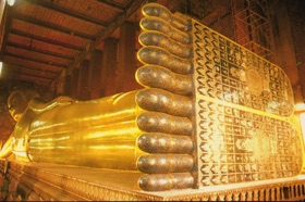 WAT PHO : 
Temple du Bouddha couch&eacute; 
(45 m de long, 15 m de haut)